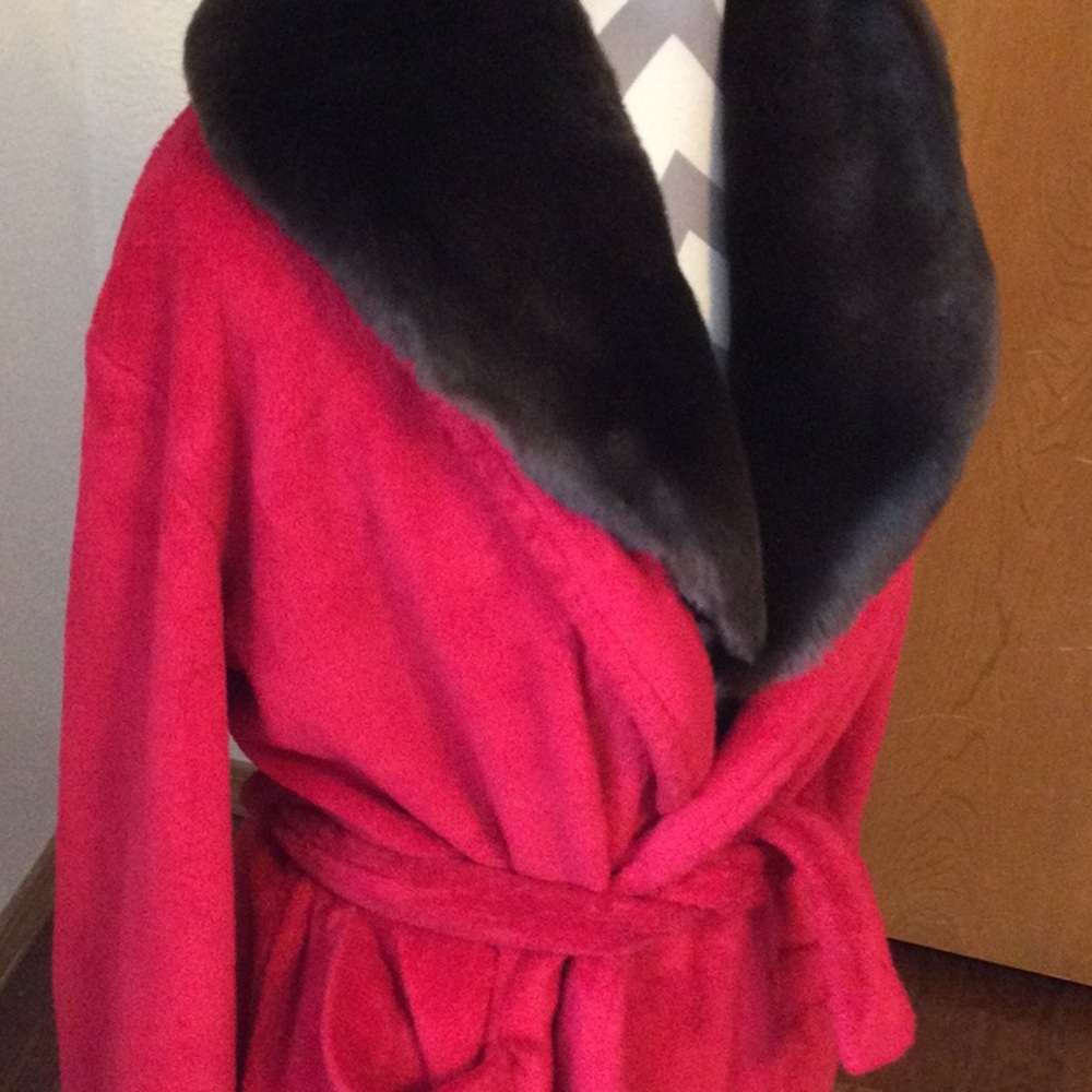DIY ‘king’ robe with crown - Picture 9 of 13